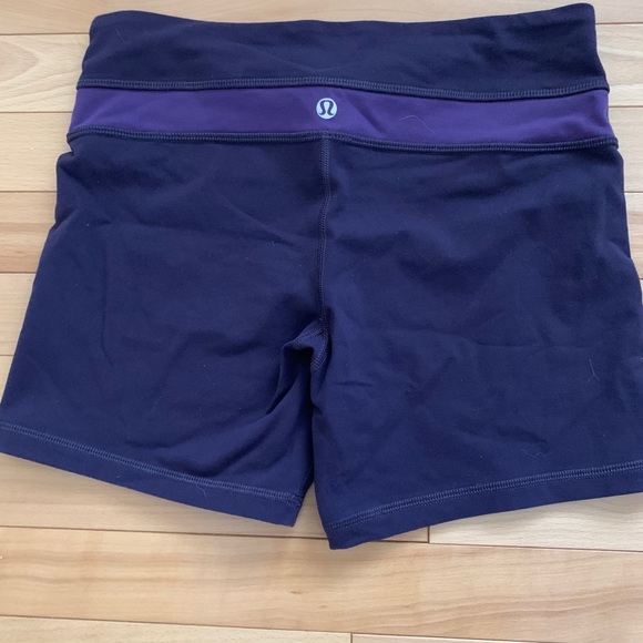 Lululemon Wunder Under shorts in size 6 - Picture 1 of 2